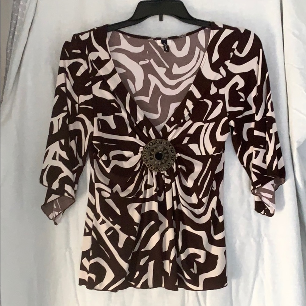 Pretty brown top with bronze accent